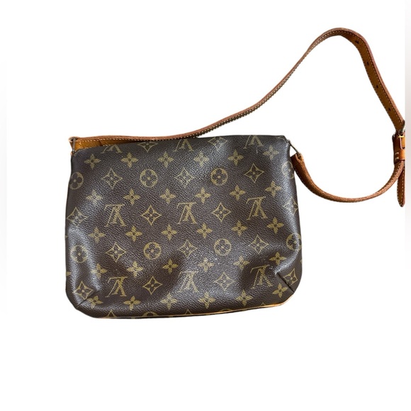Authentic LOUIS VUITTON Monogram Musette Tango Shoulder Bag - Picture 3 of 13